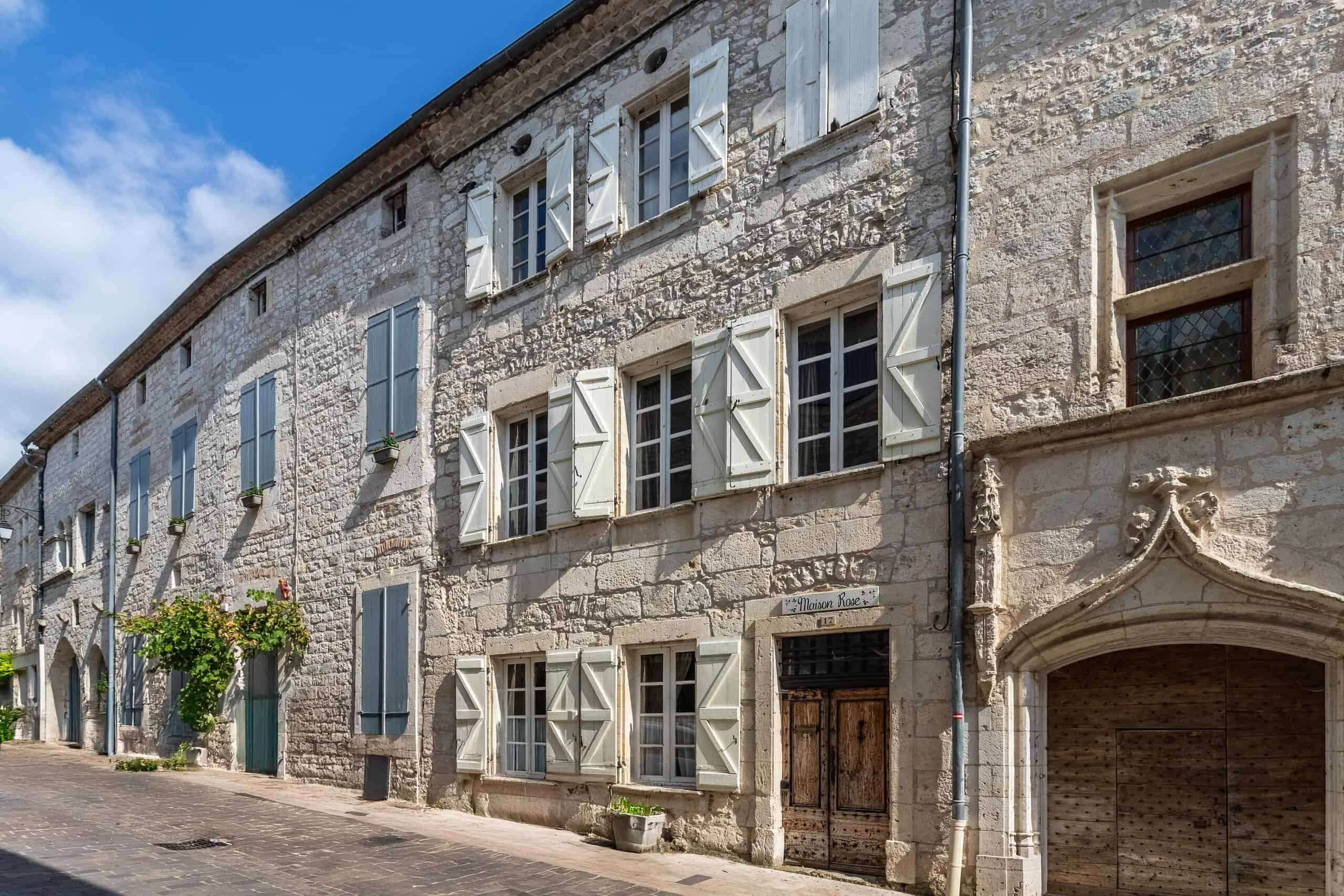Maison de village avec terrasse sur le toit