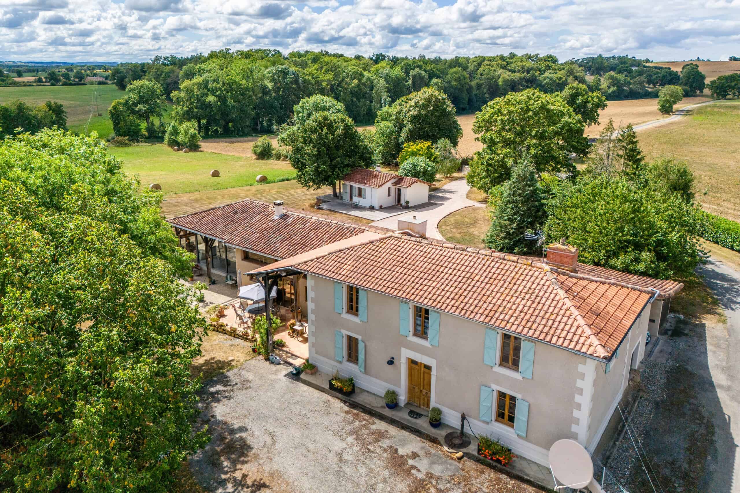 Country house with annexe and views