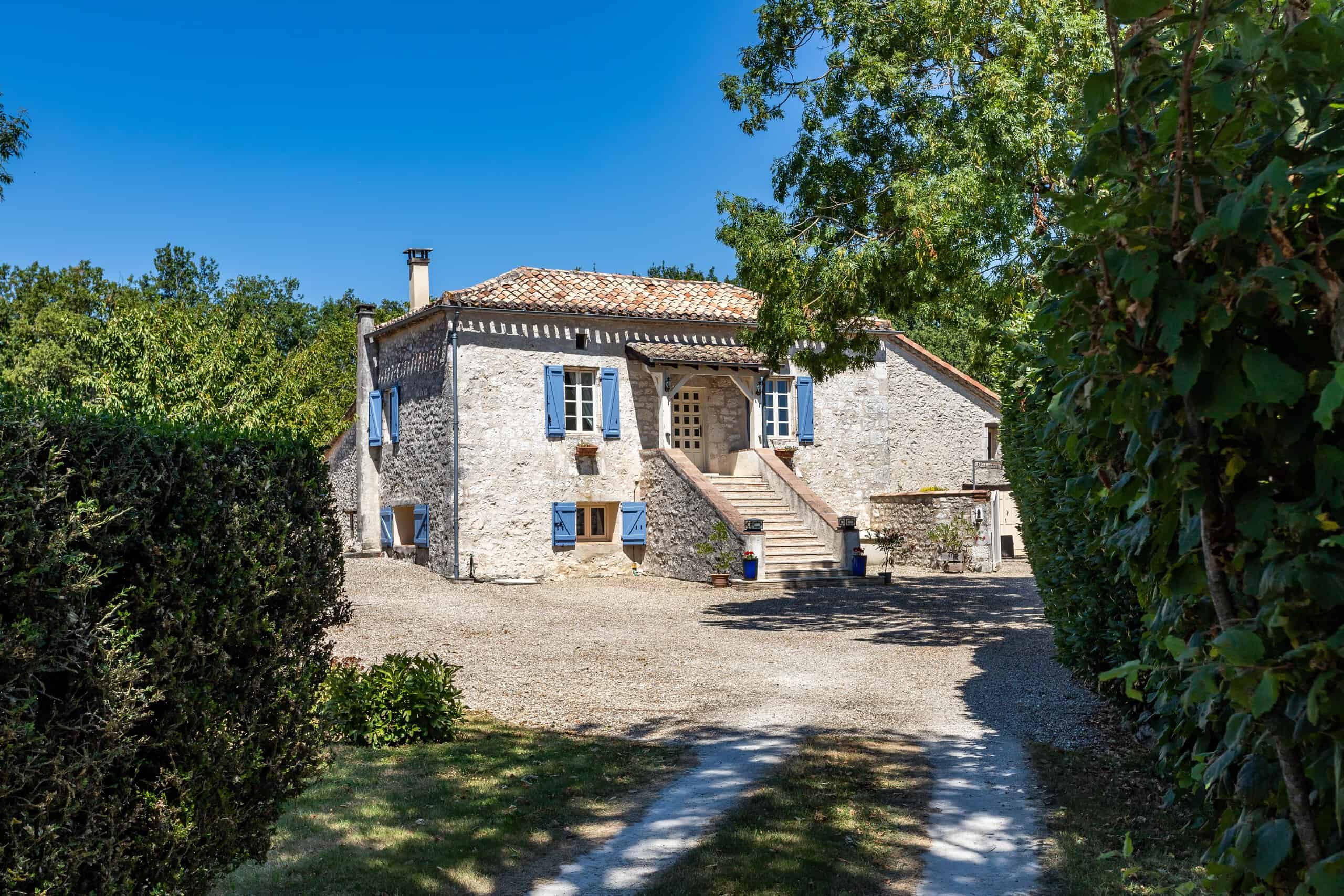 Country house with pool and barn