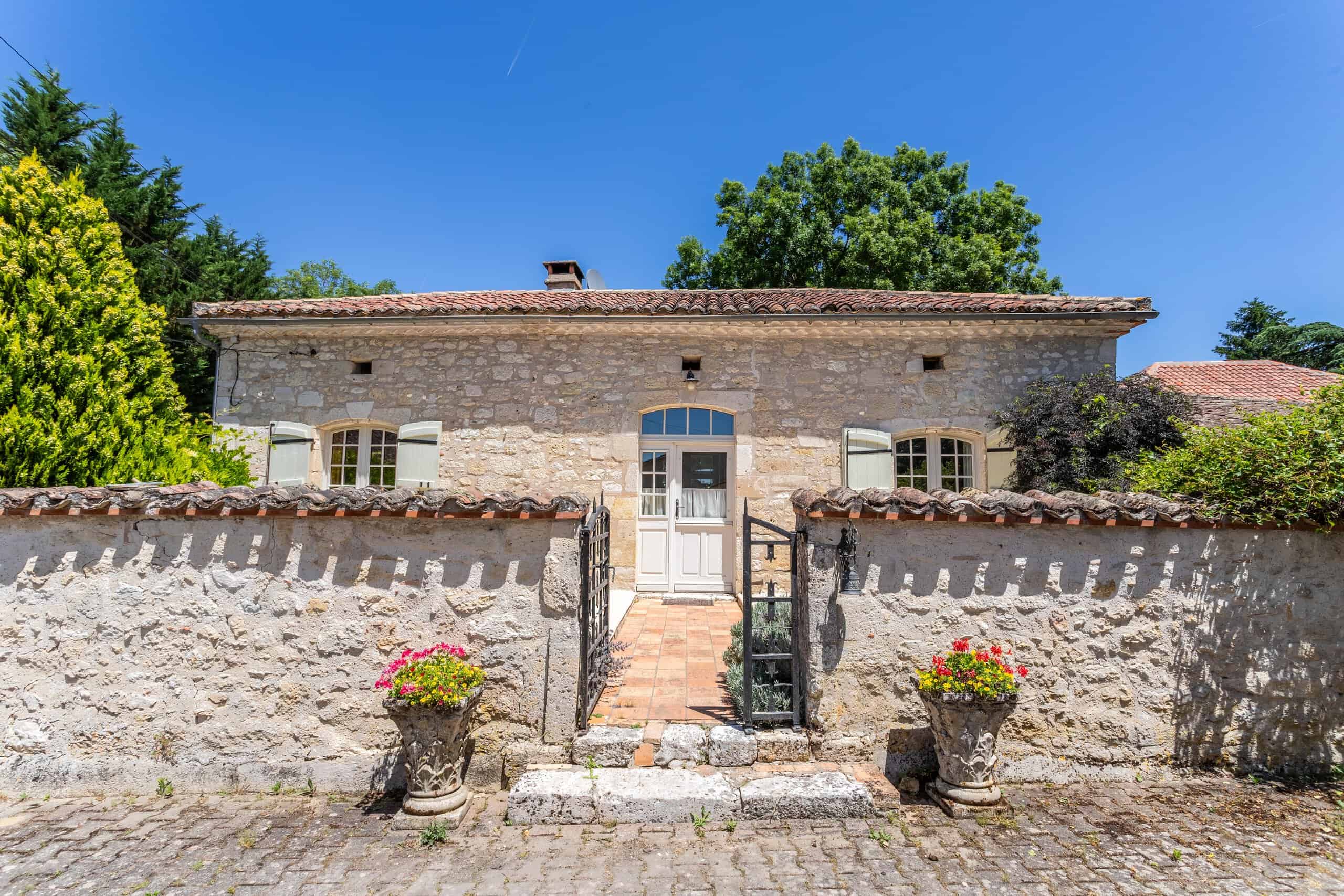 Country house with pool