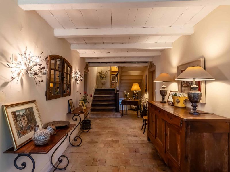 1-entrance-hall-3-WMC442