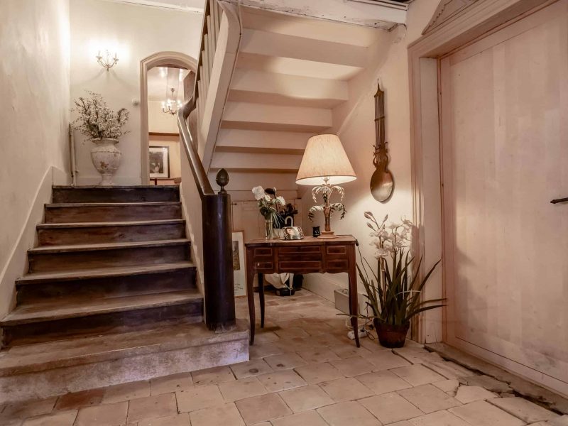 1-entrance-hall-WMC442