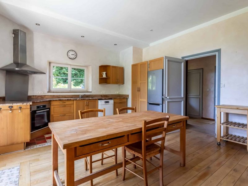 1-kitchen-3-WMC443-26