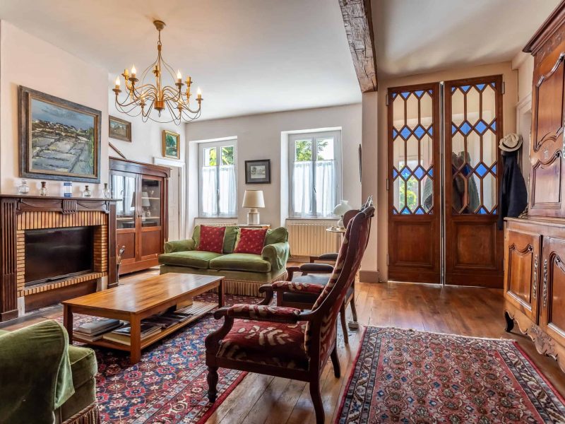 1-living-2-WMC451-25