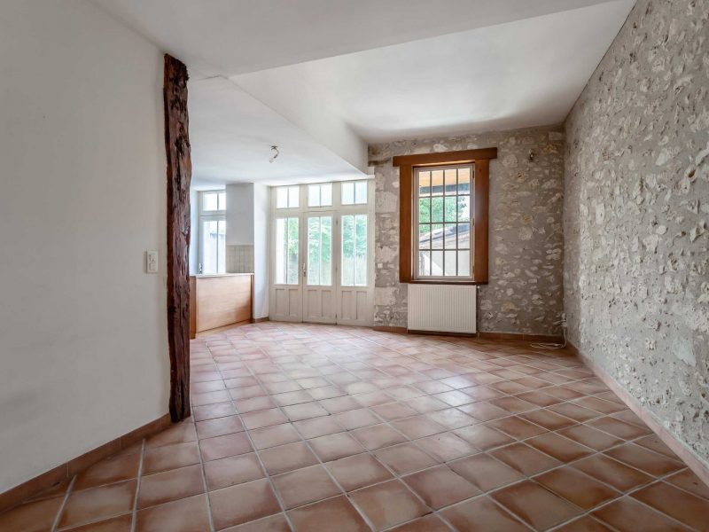 1-livingarea-3-WMC464