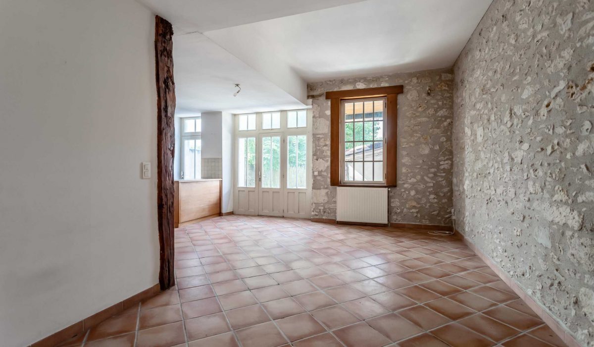 1-livingarea-3-WMC464