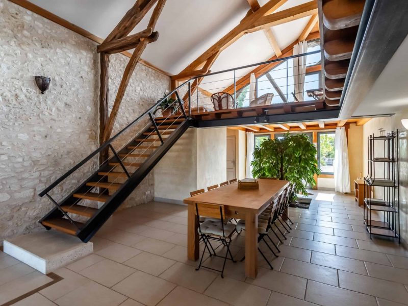 1-livingarea-downstairs-WMC456