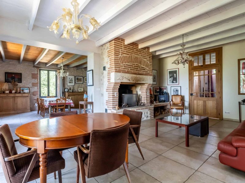 1-main-livingarea-WMC456