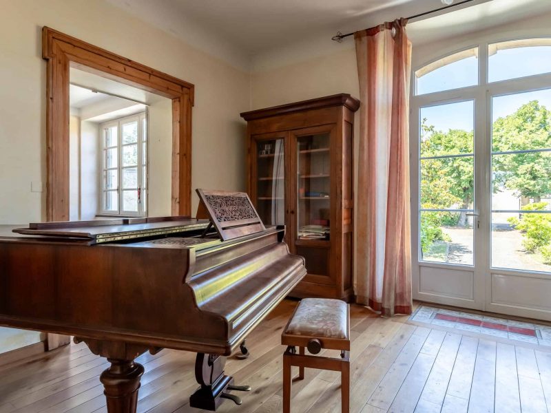 1-pianoroom-1-WMC443-20