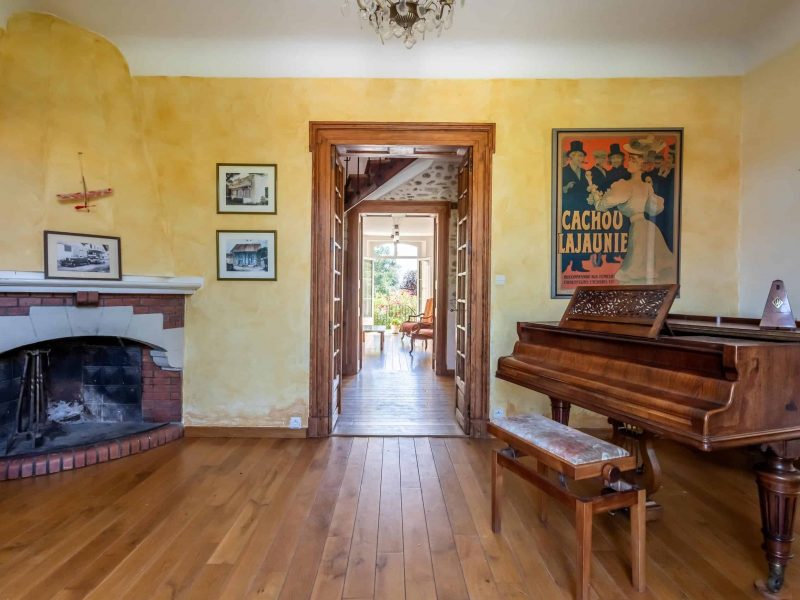 1-pianoroom-1-WMC443-27