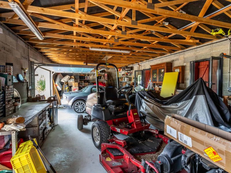 2-garage-interior-WMC456