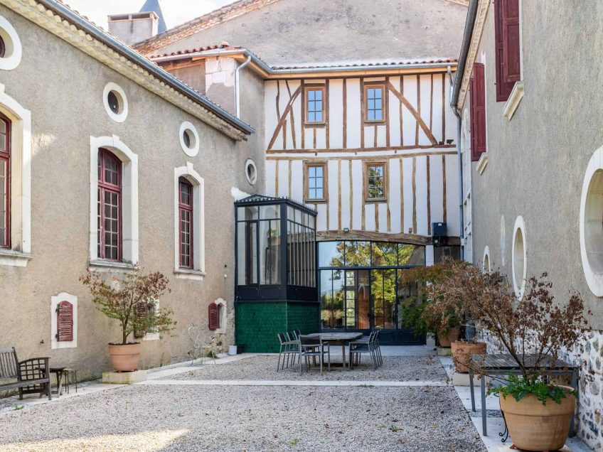 3-courtyard-2-2-Anna Chateau-WMC644