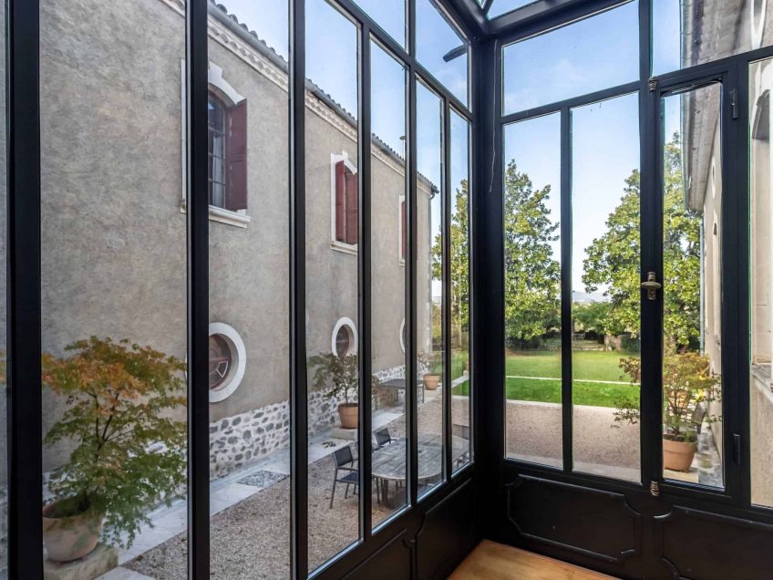 5-courtyard-2-Anna Chateau-WMC644