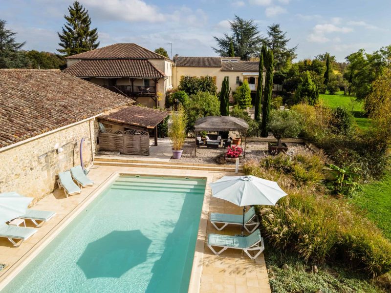 Propriété rurale avec 3 gîtes, grange et piscine