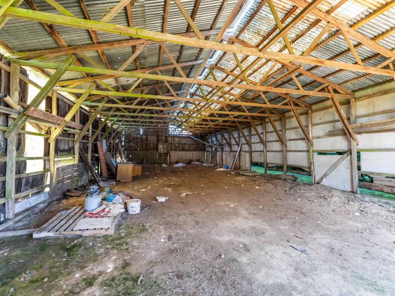 Barn-interior-WMC533