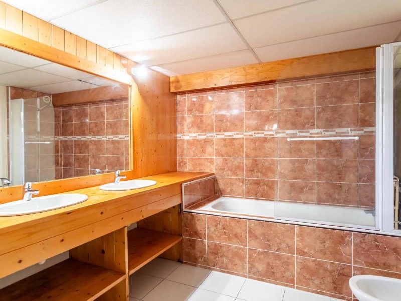 Bathroom-2-WMC603-04