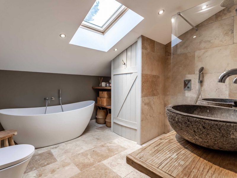 Bathroom-house-wmc343