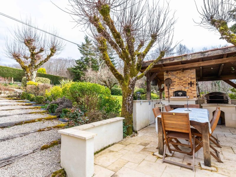 Dining-terrace-2-WMC548