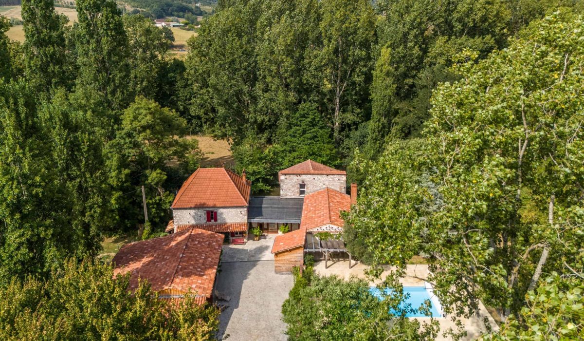 Stone mill house with stables, annexe and pool