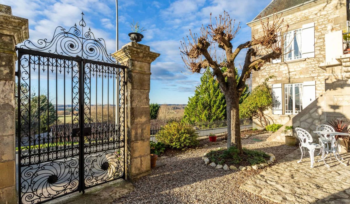 Entrance-gates-WMC517