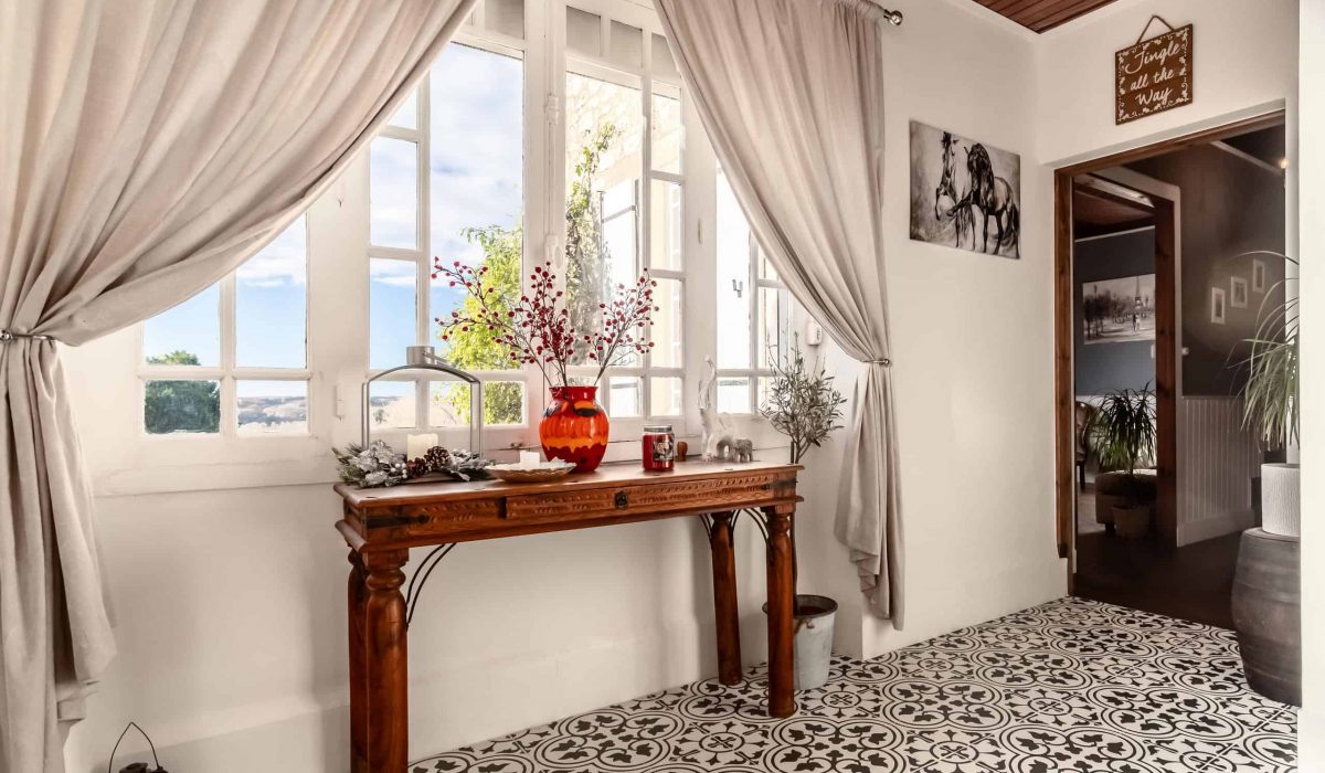 Entrance-hall-WMC517