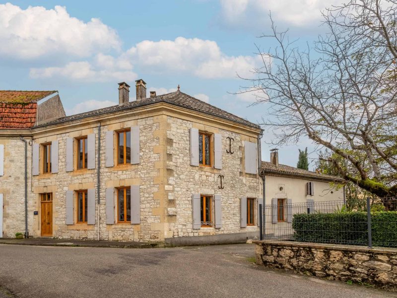 Maison de village avec jardin et garage