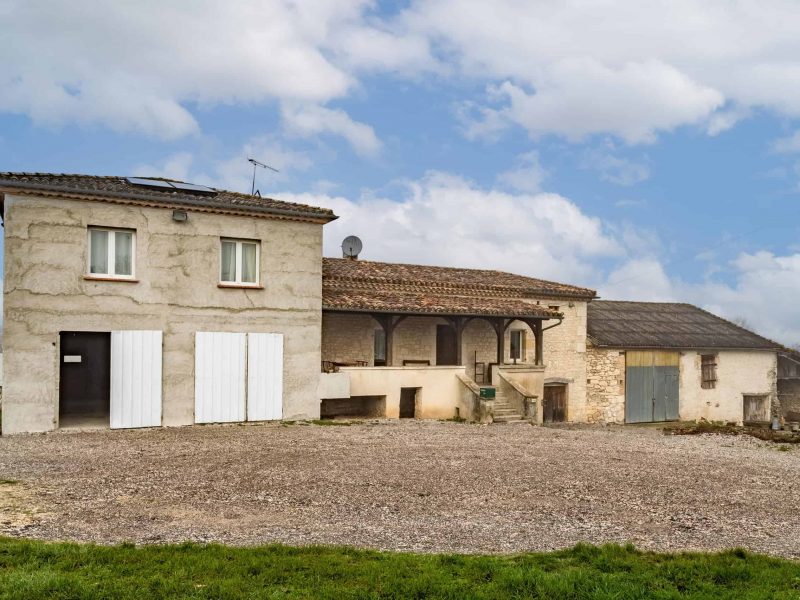 Country property with annexe, pool and land