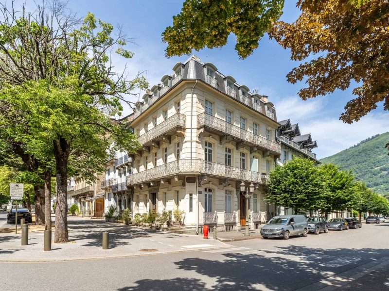 Apartment with balcony