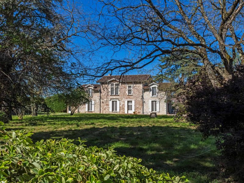 Country manor with barn and pool