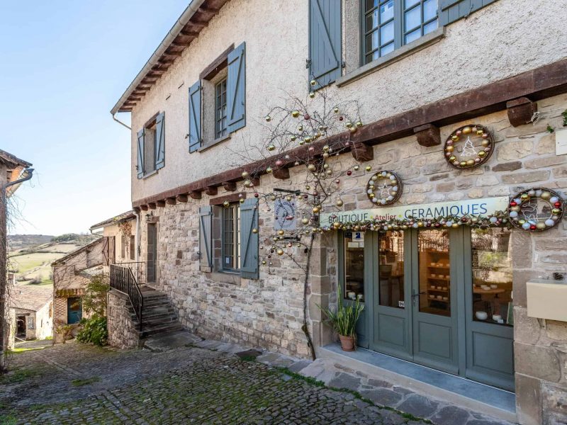 Maison de village avec atelier, annexe et jardin