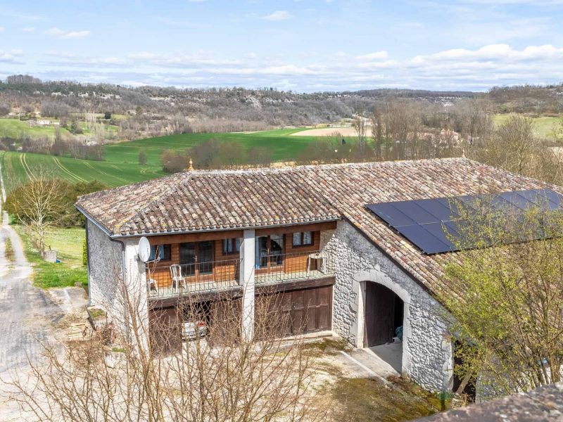 Country property with annexe and equestrian facilities