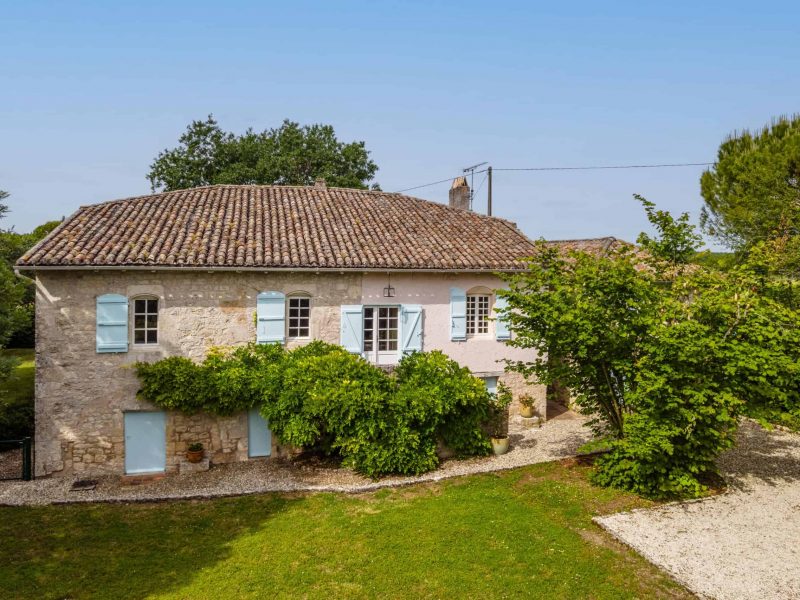 Maison de campagne avec annexe et piscine