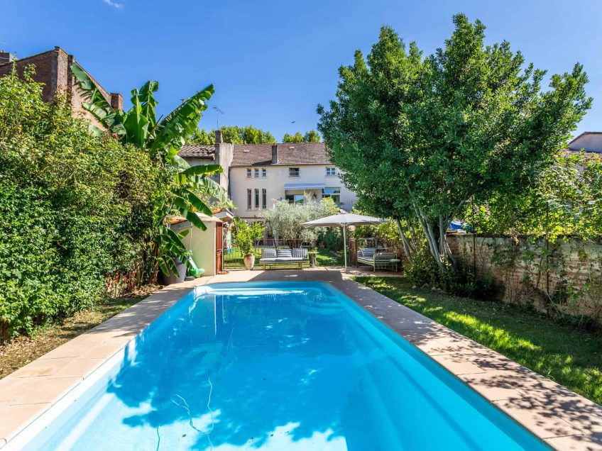 Piscine à l'arrière-plan-WMC610