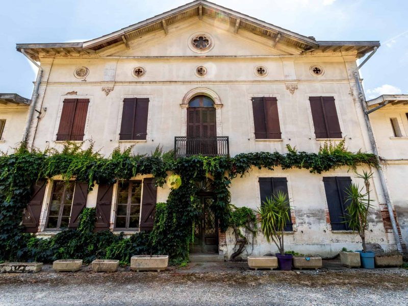 Front-close-WMC469 (1)