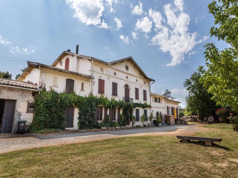 Front-close-left-WMC469