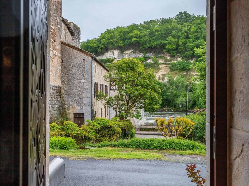 Front-door-view-WMC391