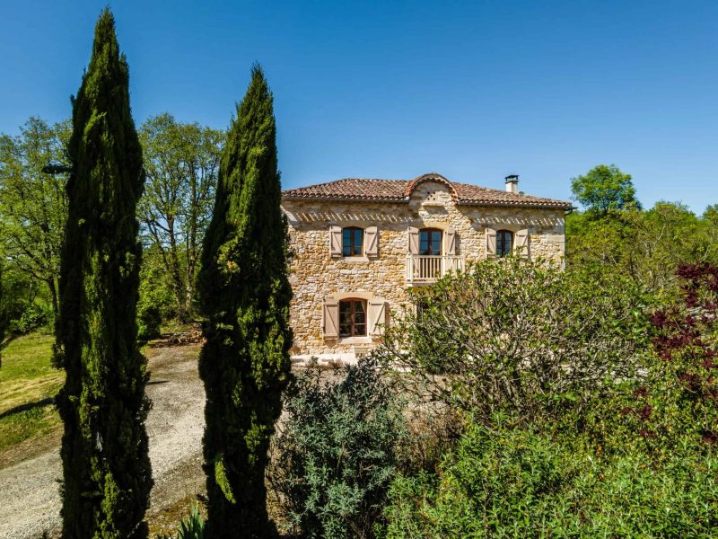 Front-driveway-WMC570