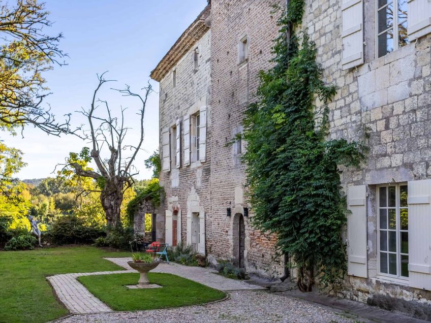 Front-entrance-WMC648