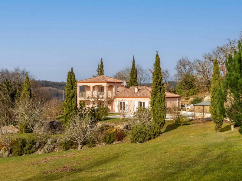 Maison de campagne contemporaine avec piscine