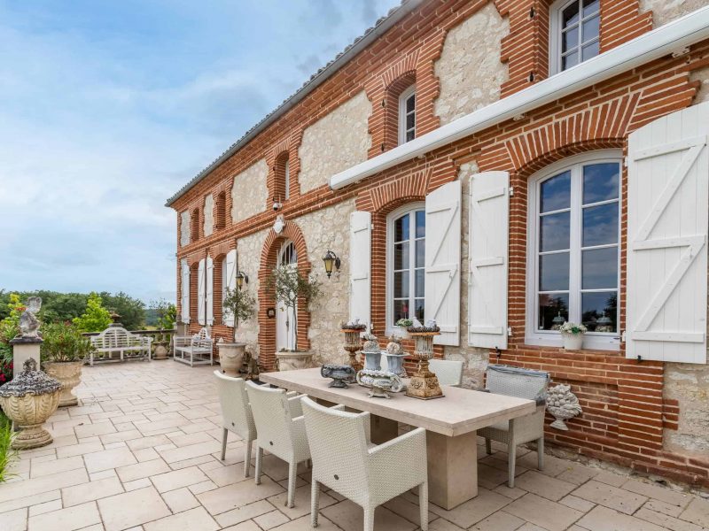 Front-terrace-2-WMC282