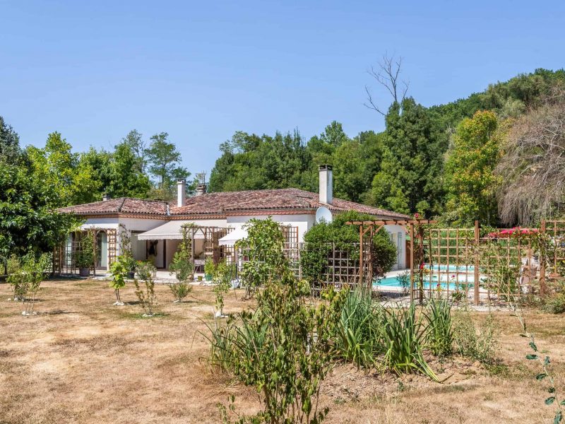 Front-terrace-2-WMC625