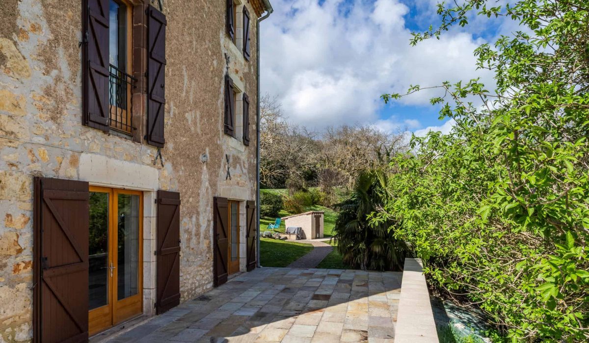 Front-terrace-WMC375