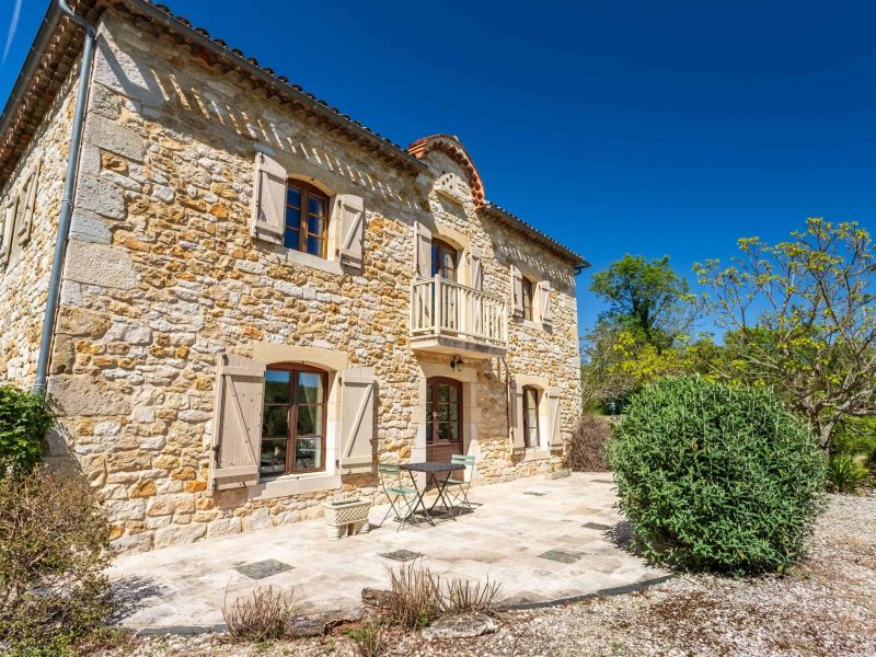 Front-terrace-WMC570