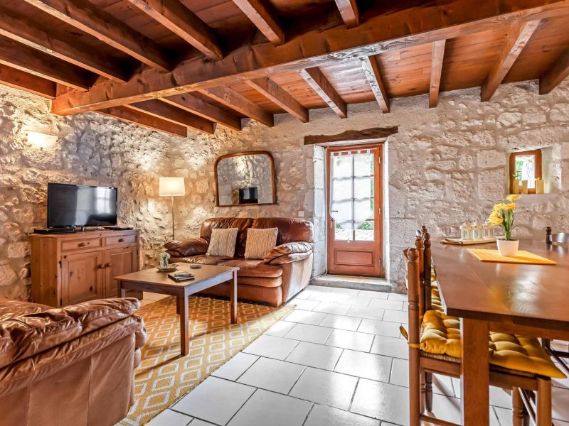 GIte-1-livingroom-WMC383