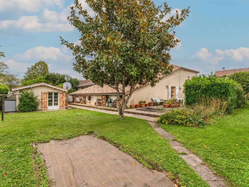 Maison de village avec jardin