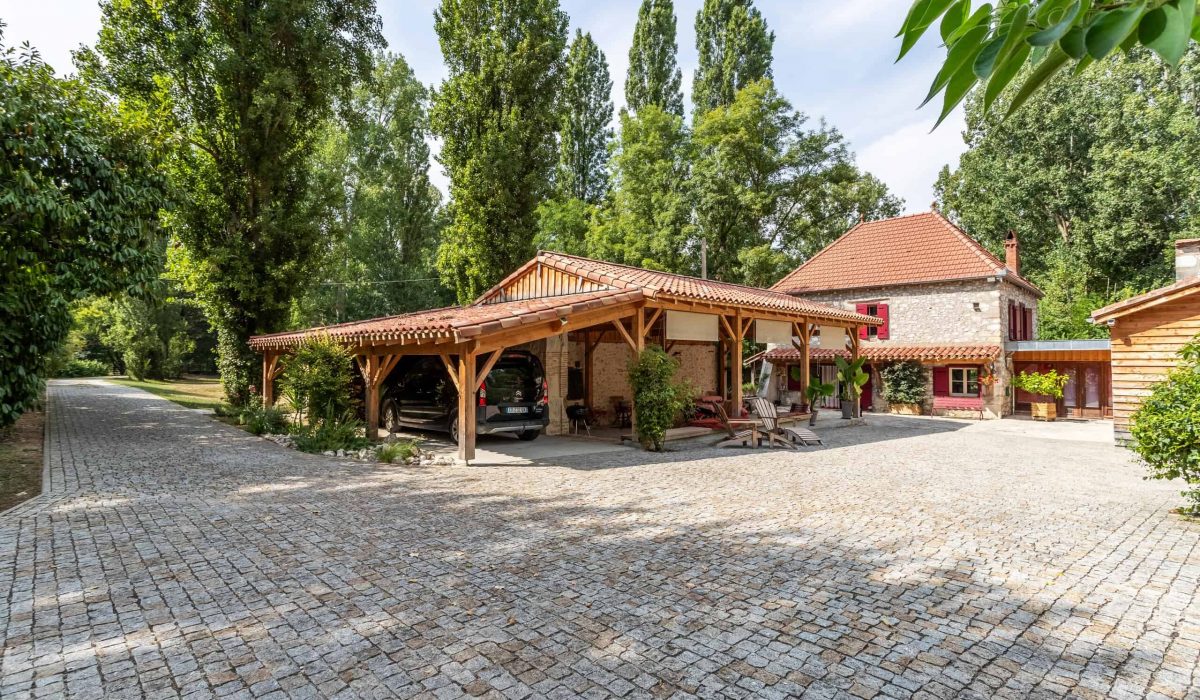 Garden-courtyard-3-WMC626