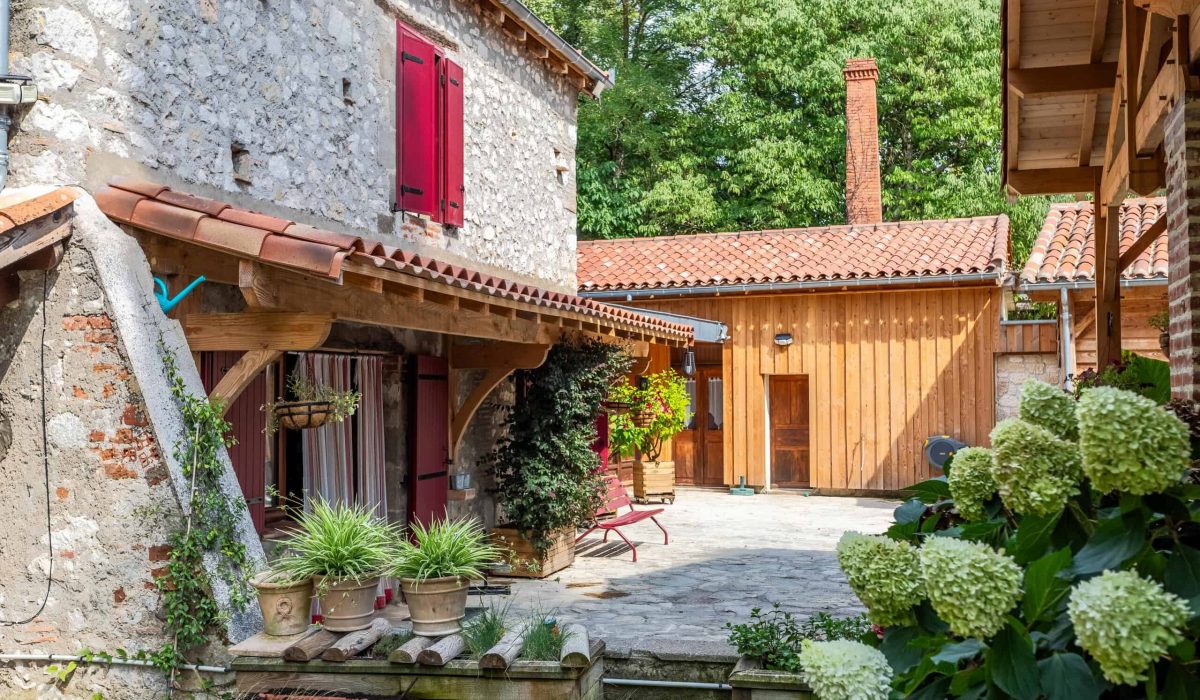 Garden-courtyard-WMC626