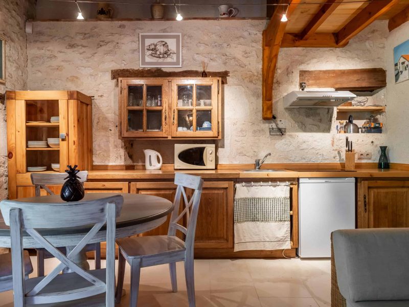 Gite-2-kitchen-3-WMC324