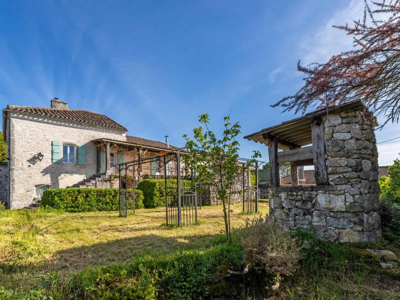 Country house with second house to renovate