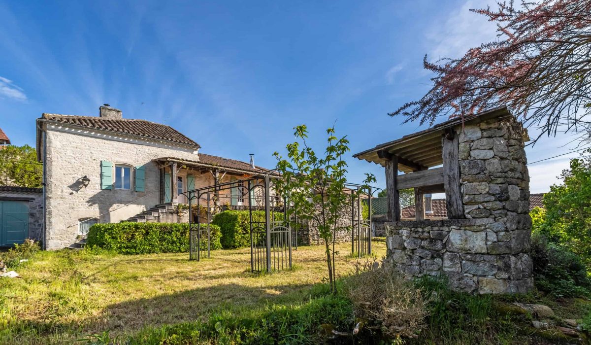 Country house with second house to renovate